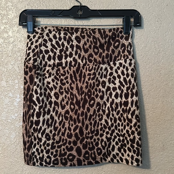 Swoon small cheetah skirt - Picture 3 of 3